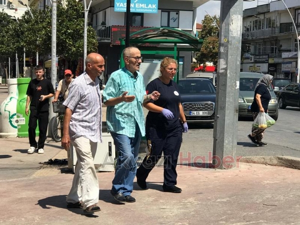 Çarşı içerisinde Fenalaşan adam hastaneye kaldırıldı 