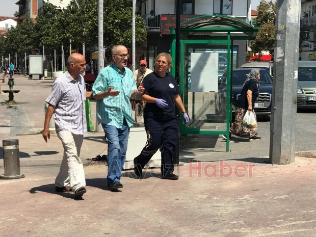Çarşı içerisinde Fenalaşan adam hastaneye kaldırıldı 