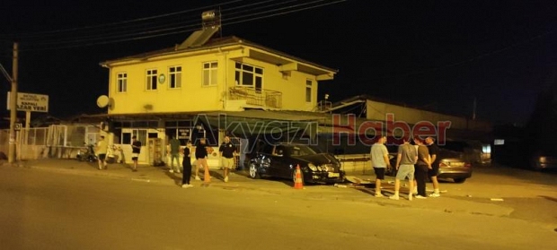 Park halindeki araca ve balıkçı tezgahlarına çarptı