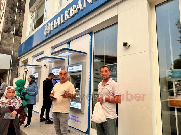 ATM'lerden para çekemeyen vatandaşlar tepkili