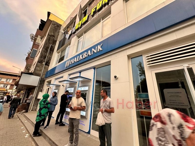 ATM'lerden para çekemeyen vatandaşlar tepkili