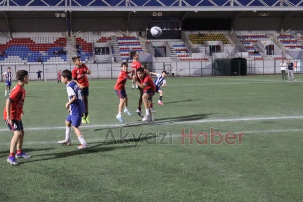 Alaağaç A Takımı Naci Fazlıoğlu U 13 Turnuvası Şampiyon Oldu