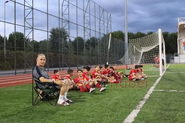Alaağaç A Takımı Naci Fazlıoğlu U 13 Turnuvası Şampiyon Oldu