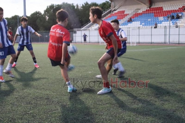 Alaağaç A Takımı Naci Fazlıoğlu U 13 Turnuvası Şampiyon Oldu