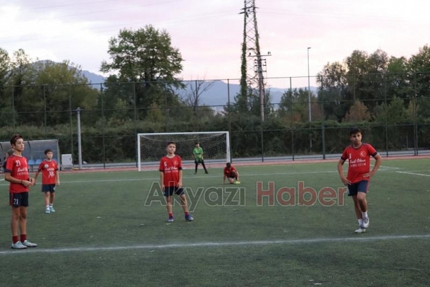 Alaağaç A Takımı Naci Fazlıoğlu U 13 Turnuvası Şampiyon Oldu