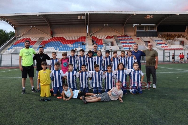 Alaağaç A Takımı Naci Fazlıoğlu U 13 Turnuvası Şampiyon Oldu