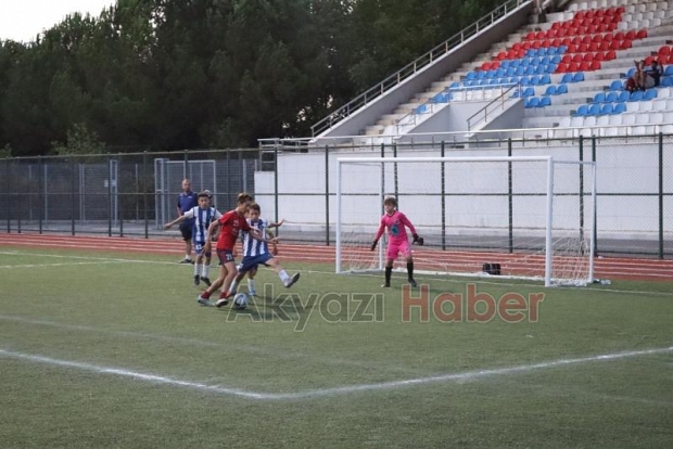 Alaağaç A Takımı Naci Fazlıoğlu U 13 Turnuvası Şampiyon Oldu