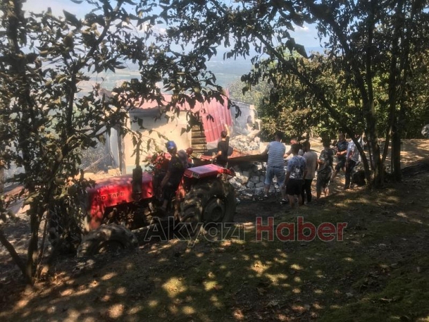 Altındere’de fındıklık içersindeki bağ evi alevlere teslim oldu