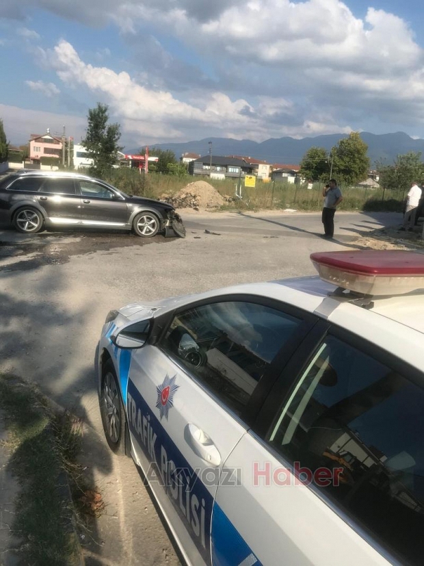 Sabıkalı kavşakta bir kaza daha