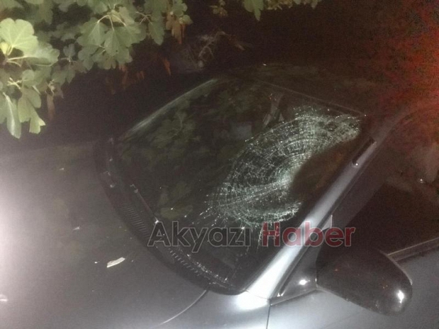 Motosiklet otomobille çarpıştı 2 yaralı
