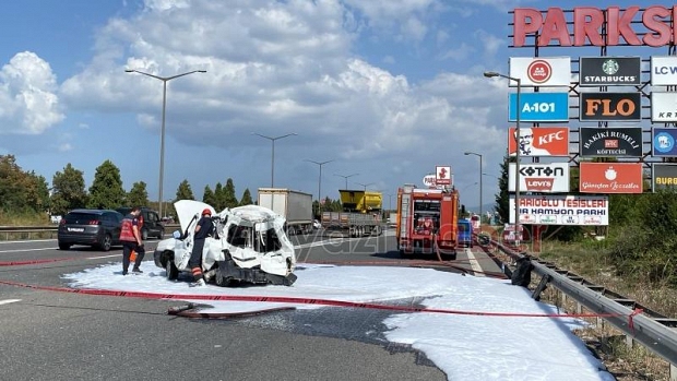 Otoyolda feci kaza: 2 yaralı