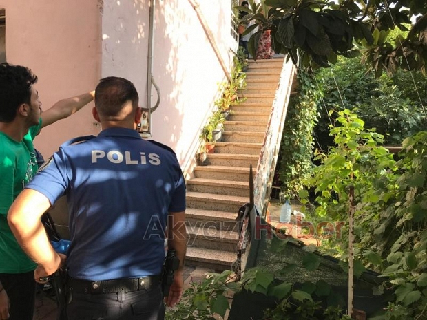 Merdivenlerden düşen çocuk ölümden döndü