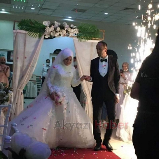 Akyazı'da evli çifti kaza ayırdı