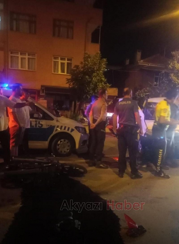 Hafif ticari araç motosikletle çarpıştı