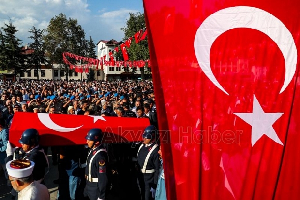 Türkiye şehitlerini ebediyete uğurladı