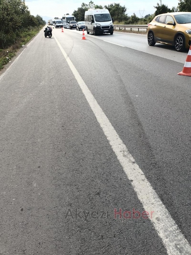 Alev topuna dönen otomobilden canını zor kurtardı