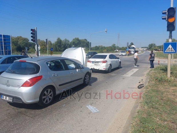 Batakköy ışıklarında kaza 2 yaralı