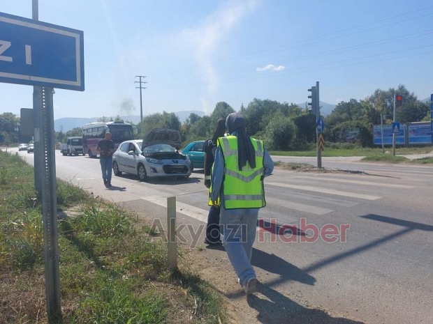 Batakköy ışıklarında kaza 2 yaralı