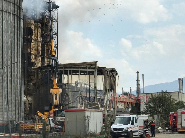 Fabrikadaki patlama sonrası olay yerinden görüntüler
