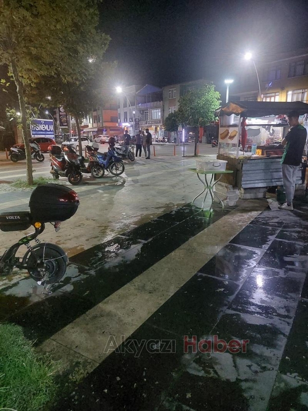 Motosiklet çay bahçesine uçtu