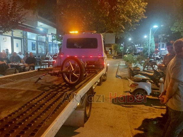 Motosiklet çay bahçesine uçtu