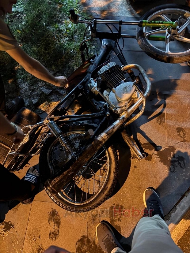 Motosiklet çay bahçesine uçtu