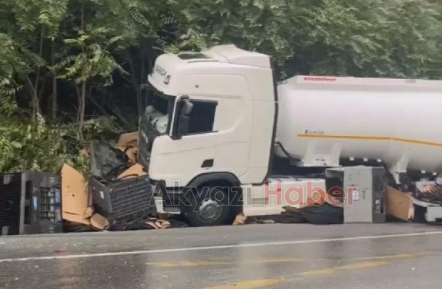 5 tır ve bir otomobilin karıştığı kaza: 10 yaralı