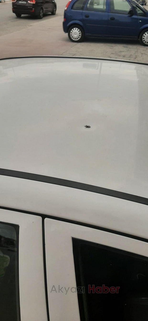 Otomobile yorgun mermi isabet etti