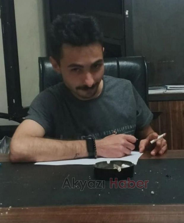 Akyazıda bir genç ölü bulundu