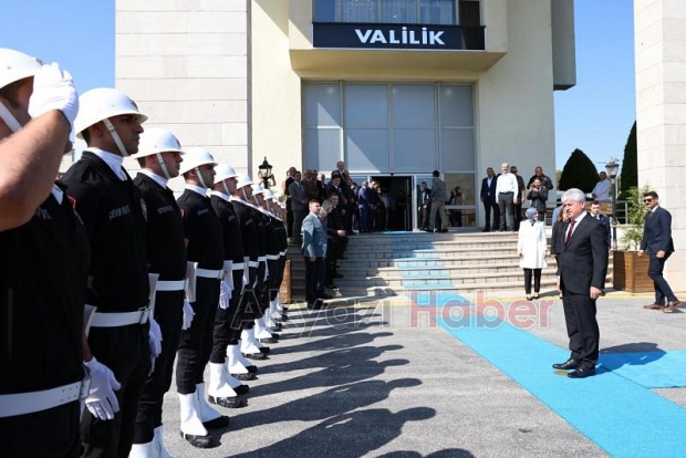 Sakarya Valisi Rahmi Doğan göreve başladı
