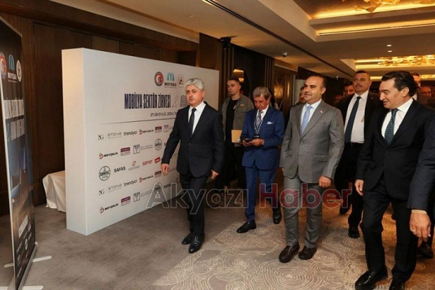 Bakan Kacır Sakarya'da mobilya zirvesine katıldı