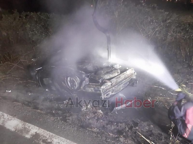 Takla atıp yanan araçtaki 2 kişi ölümden döndü
