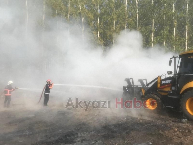Akyazıda çöp yangını
