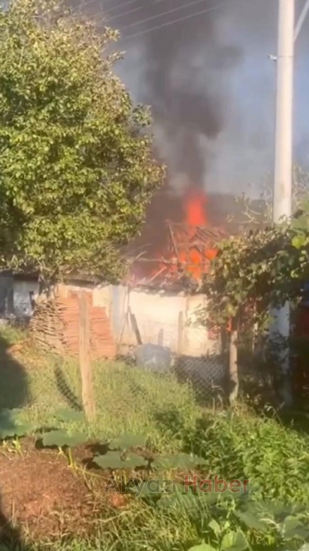 Tek katlı ev yandı