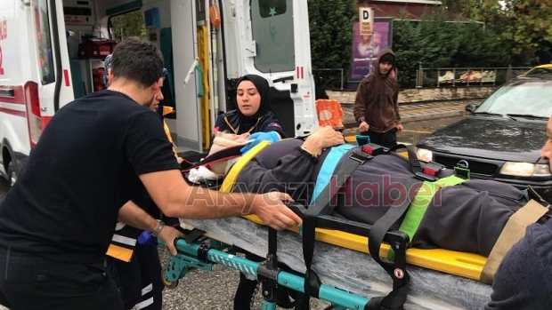 Yaya geçidinde otomobilin çarptığı kadın yaralandı