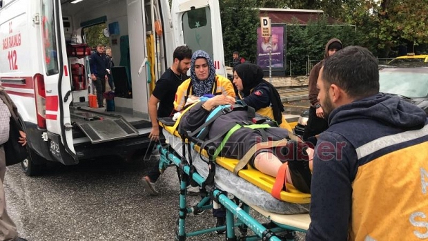 Yaya geçidinde otomobilin çarptığı kadın yaralandı