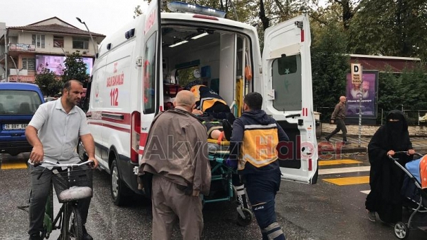 Yaya geçidinde otomobilin çarptığı kadın yaralandı