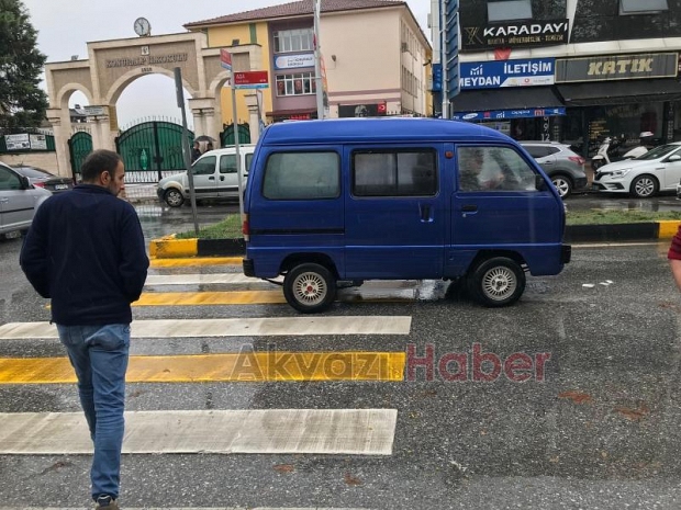 Yaya geçidinde otomobilin çarptığı kadın yaralandı