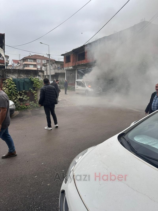 Park halindeki araçta yangın çıktı