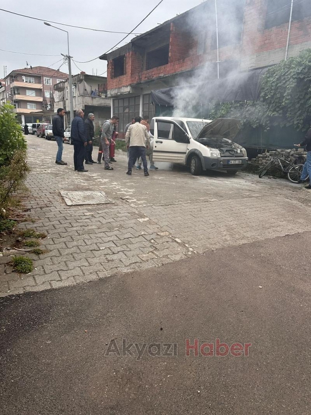 Park halindeki araçta yangın çıktı