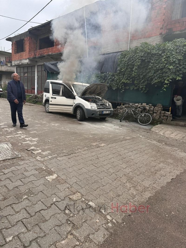 Park halindeki araçta yangın çıktı