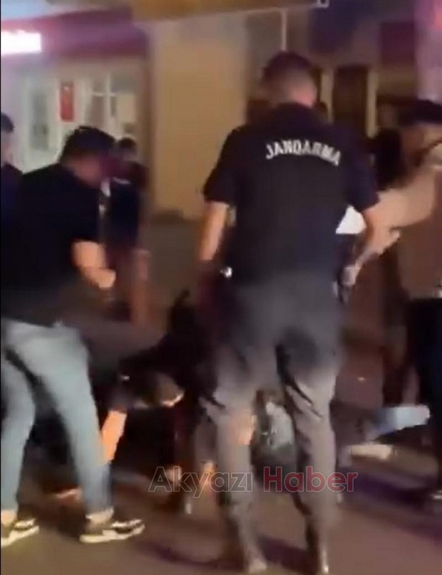 Bıçaklama sonrası polislere saldırdılar 3 gözaltı