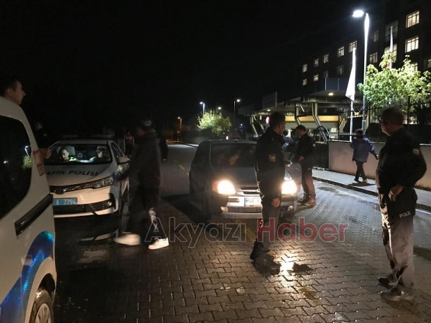 Akyazı'da polis öğrencilerin güvenliği için denetim yapıyor