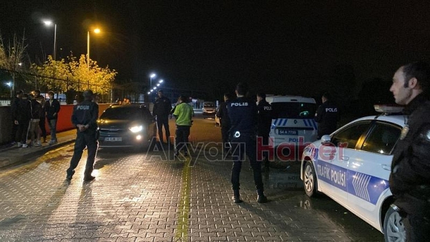 Akyazı'da polis öğrencilerin güvenliği için denetim yapıyor