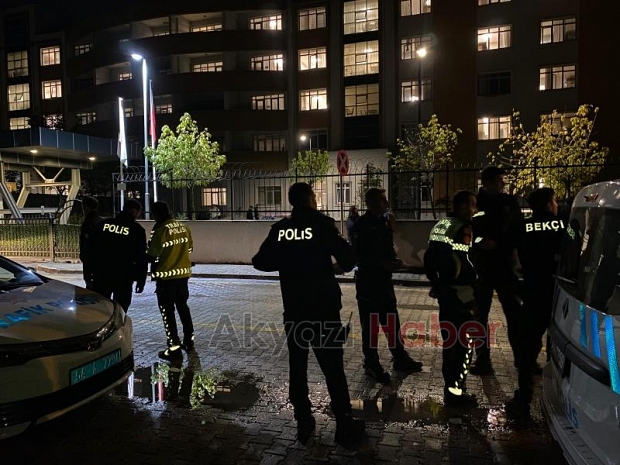 Akyazı'da polis öğrencilerin güvenliği için denetim yapıyor