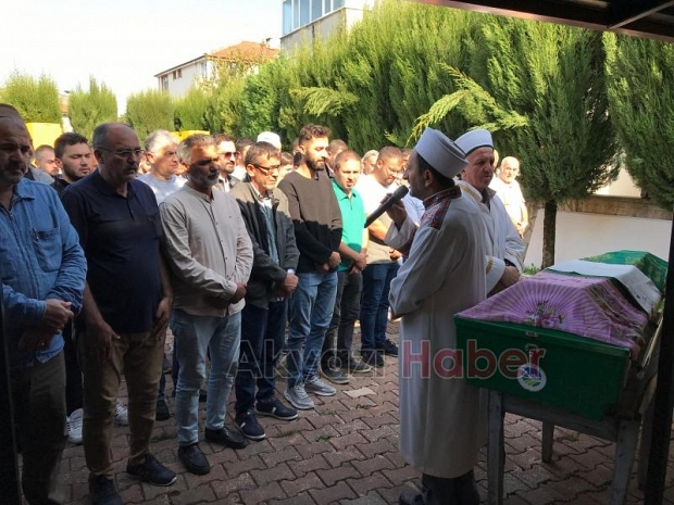 19 yaşındaki Aleyna Yenilmez gözyaşlarıyla toprağa verildi