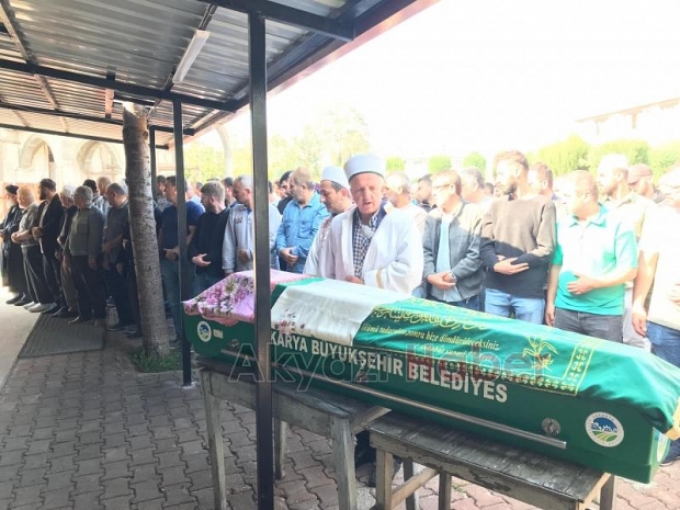 19 yaşındaki Aleyna Yenilmez gözyaşlarıyla toprağa verildi