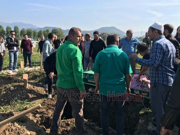 19 yaşındaki Aleyna Yenilmez gözyaşlarıyla toprağa verildi