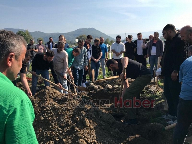 19 yaşındaki Aleyna Yenilmez gözyaşlarıyla toprağa verildi