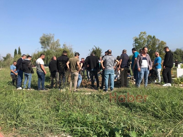 19 yaşındaki Aleyna Yenilmez gözyaşlarıyla toprağa verildi